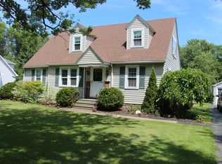 6935 Maple Dr, North Tonawanda, NY 14120