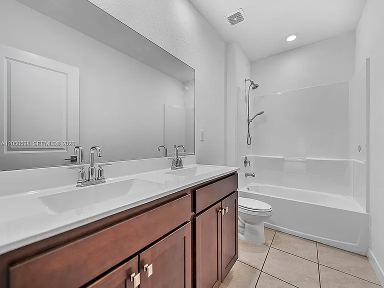 501 NE 6th Ct — Photo 37