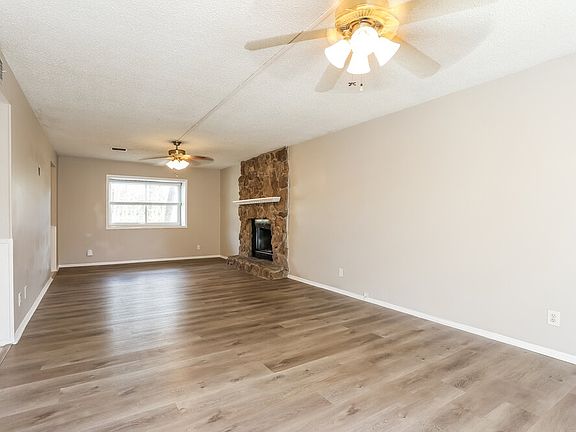 5th image of 1632 Monument Oaks Dr