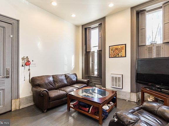 2nd image of 2318-24 E York St Unit 1