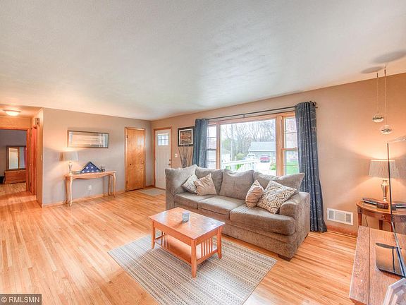 3rd image of 1217 Woodridge Pl