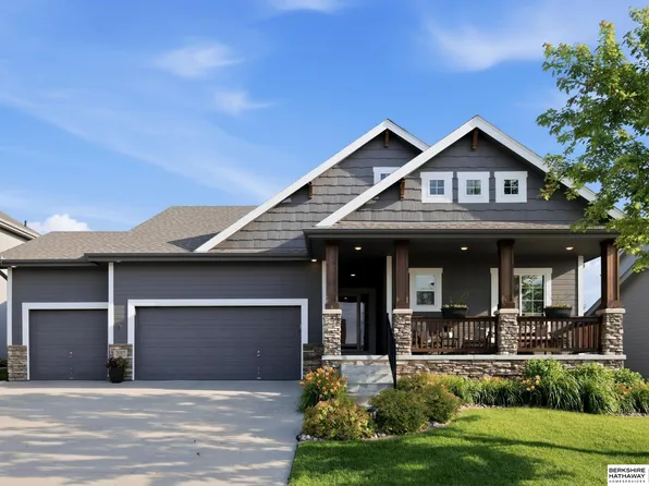 16907 Greenfield St, Omaha, NE 68136