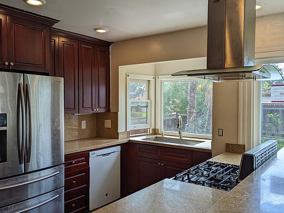 4th image of 758 Ajax Dr