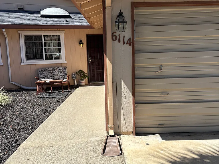 6114 Sizemore Ln — Photo 4