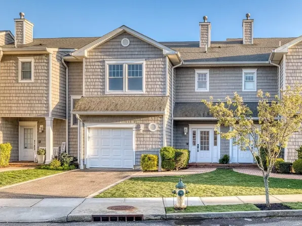 50 Ocean Watch Court #50, Freeport, NY 11520