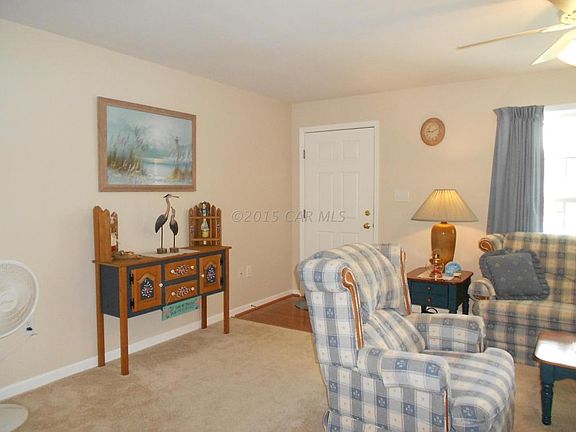 Living room to entrance