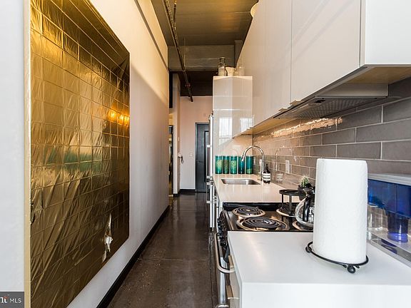 4th image of 1701 Tulip St Unit 404
