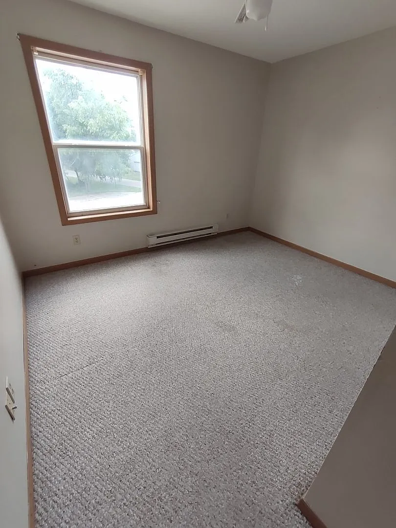 124 Earl St — Photo 3