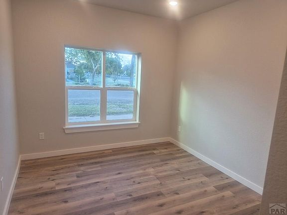 4th image of 535 Moore Ave