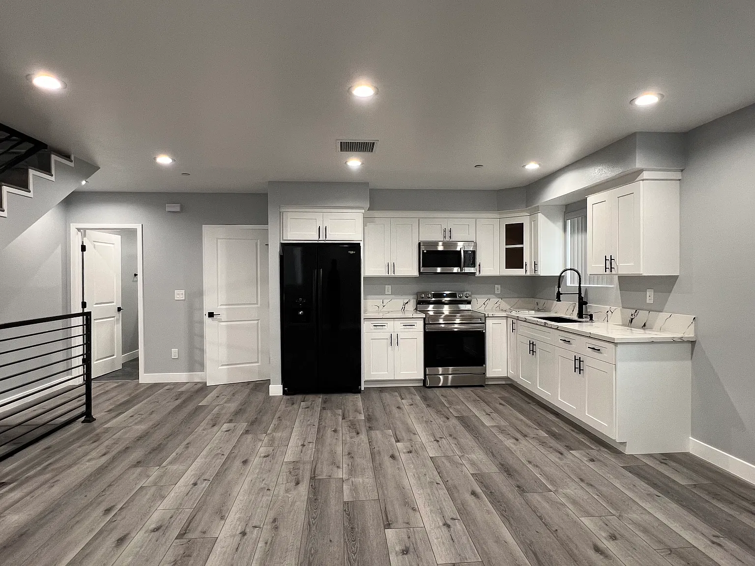 5 bed, 1800 sqft, $4,200 — Photo 3