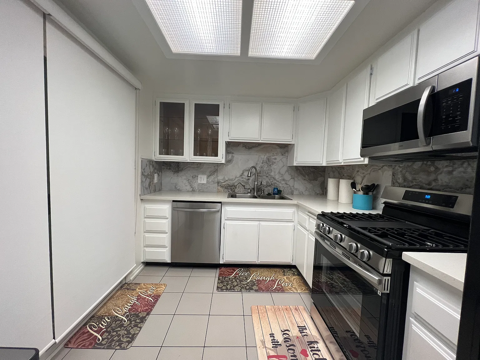 3 bed, 1029 sqft, $3,950 — Photo 2