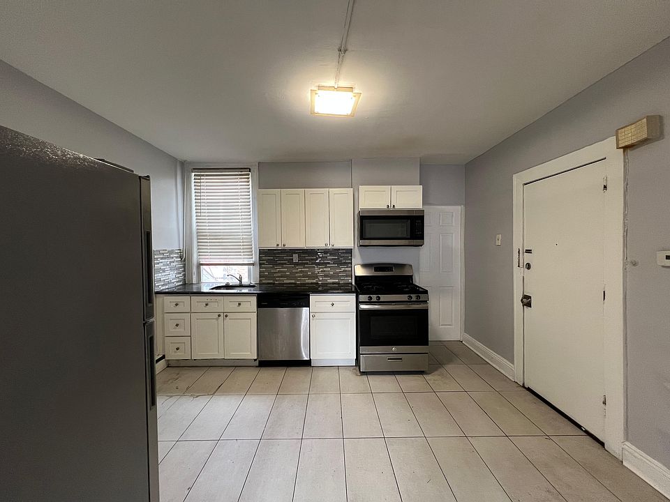 1st image of 33 Leonard St #1E