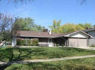 870 Hillcrest Blvd, Hoffman Estates, IL 60169