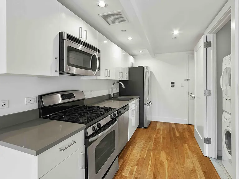 360 Smith St #2H — Photo 3