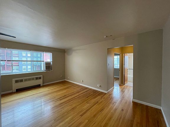 2nd image of 1101 Bellaire St APT 305