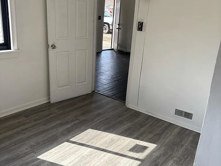 2517 Webber St — Photo 5