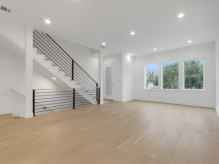 3915 N Hall St #103 — Photo 7