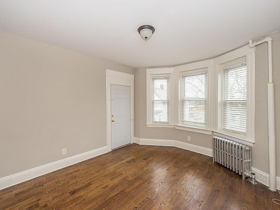 5th image of 639 W Christopher St #2B