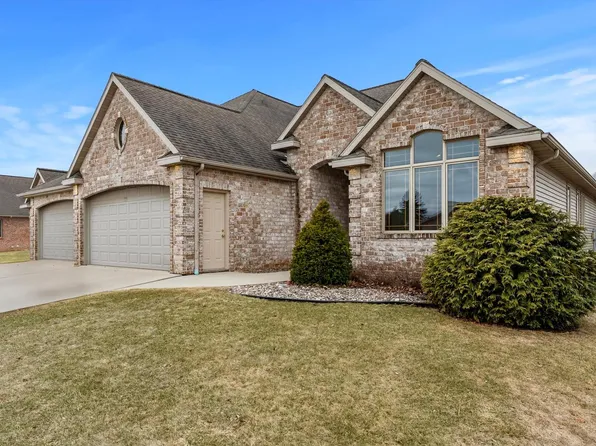 920 River Bluff DRIVE, Manitowoc, WI 54220