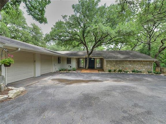 2nd image of 401 Buena Vista Cir