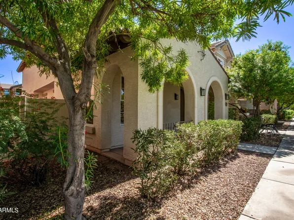 992 S REBER Avenue, Gilbert, AZ 85296