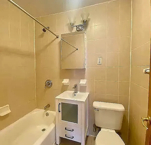 881 10th Ave #3R — Photo 9