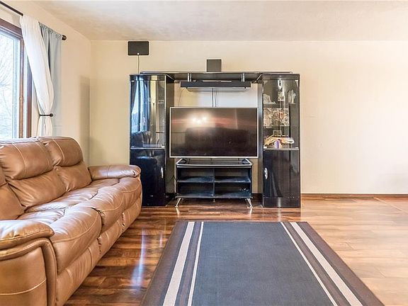 2nd image of 3831 Chamberlain Dr