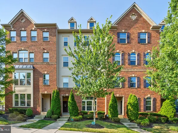 42099 Piebald Sq, Aldie, VA 20105