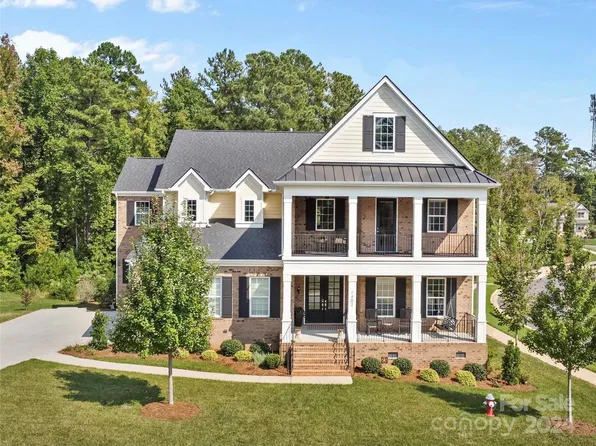 1402 Amanda Dr, Matthews, NC 28104