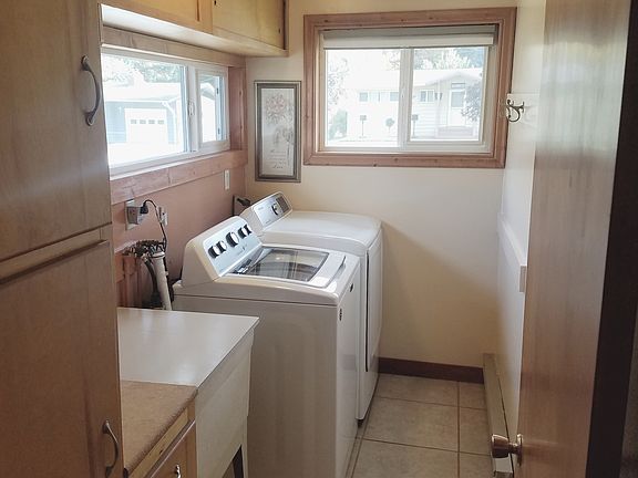 Large Laundry Room 