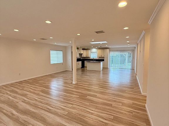 3rd image of 17433 Burbank Blvd