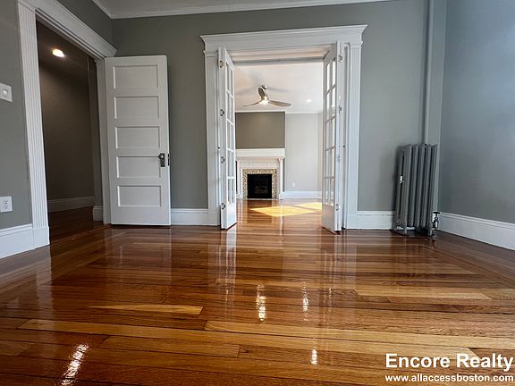 4th image of 11 Grovenor Rd APT 2
