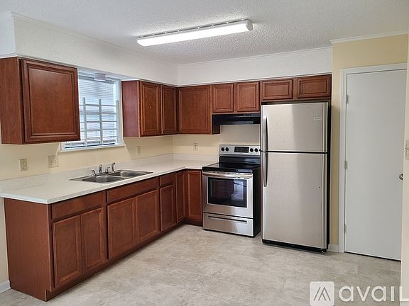 3rd image of 808 Revere Dr #B