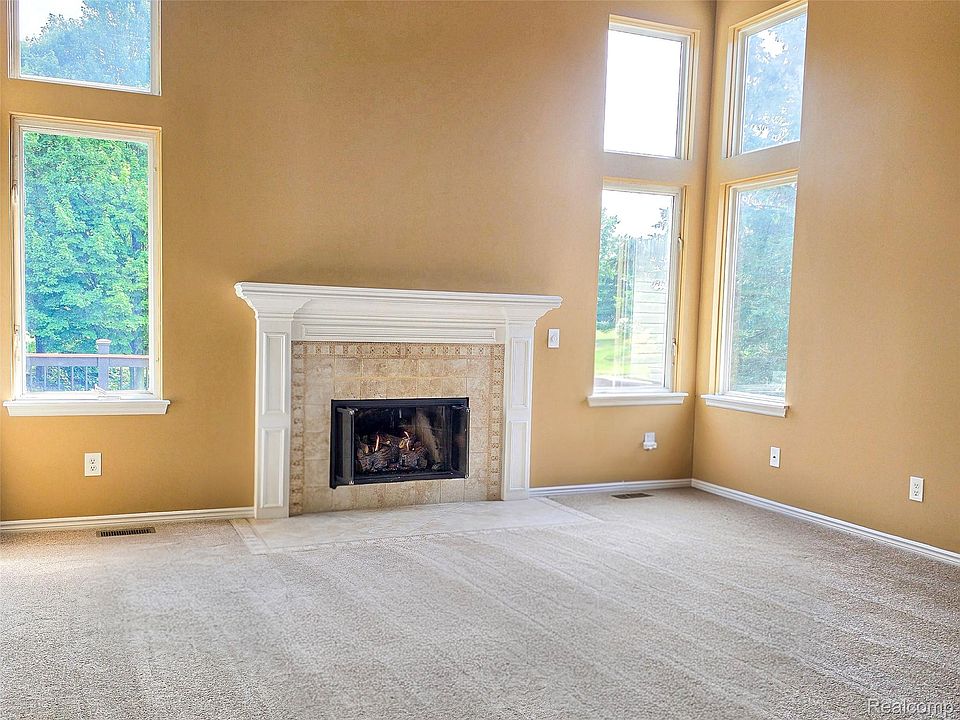 221 Maplewood Dr, photo 6