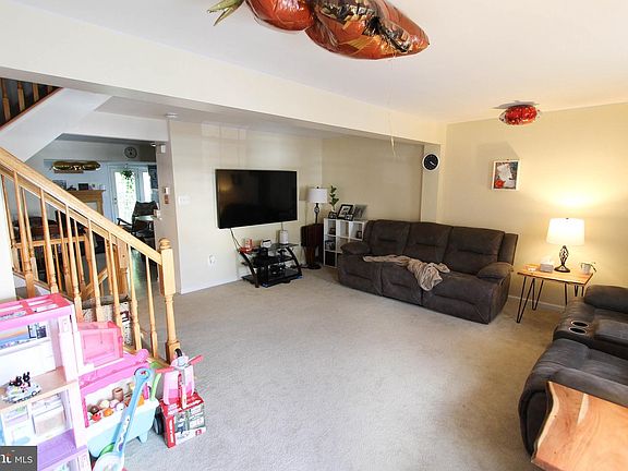 4th image of 729 Waterway Ct