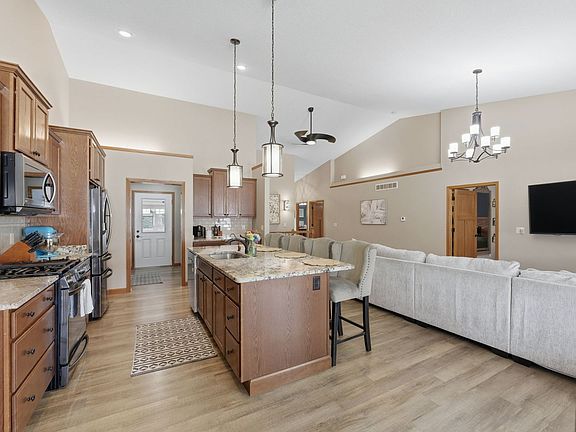 4th image of 605 Danielle Ct