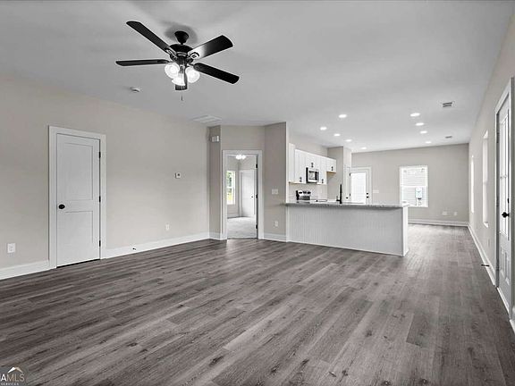 3rd image of 145 Walraven Pl