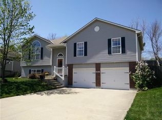 1139 SE Eastridge Dr, Blue Springs, MO 64014