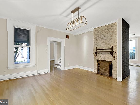 4th image of 156 S Carlisle St