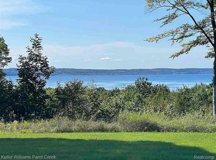 8050 Broken Rdg E, Harbor Springs, MI 49740