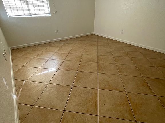 4th image of 1828 Evergreen Ave #1828