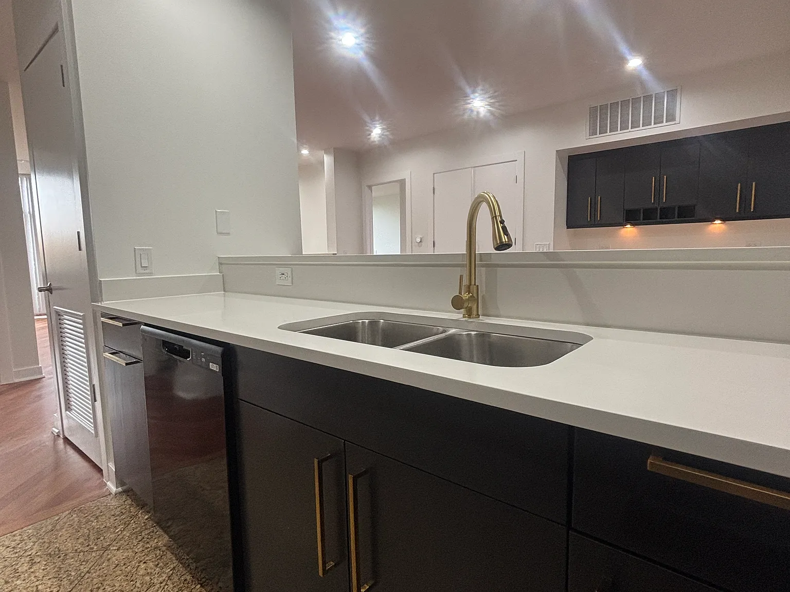 3 bed, 1600 sqft, $4,500 — Photo 4
