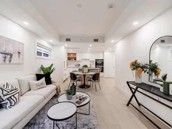 918 W 32nd Ave #105, Vancouver, BC V5Z 2J9