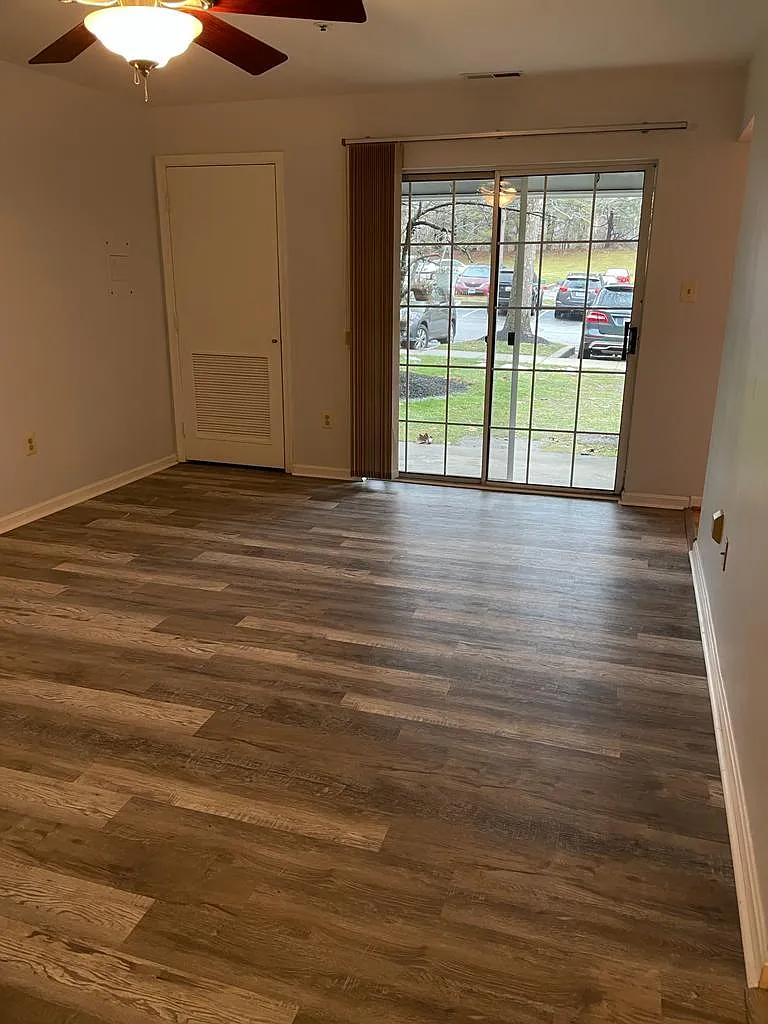 2 bed, 980 sqft, $2,000 — Photo 2