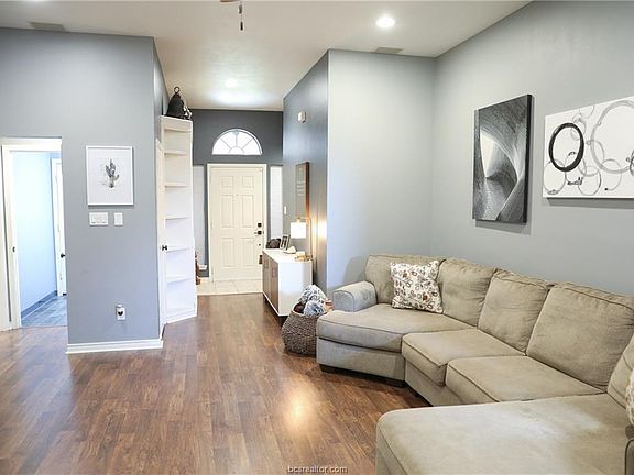 5th image of 1701 Beaver Pond Ct
