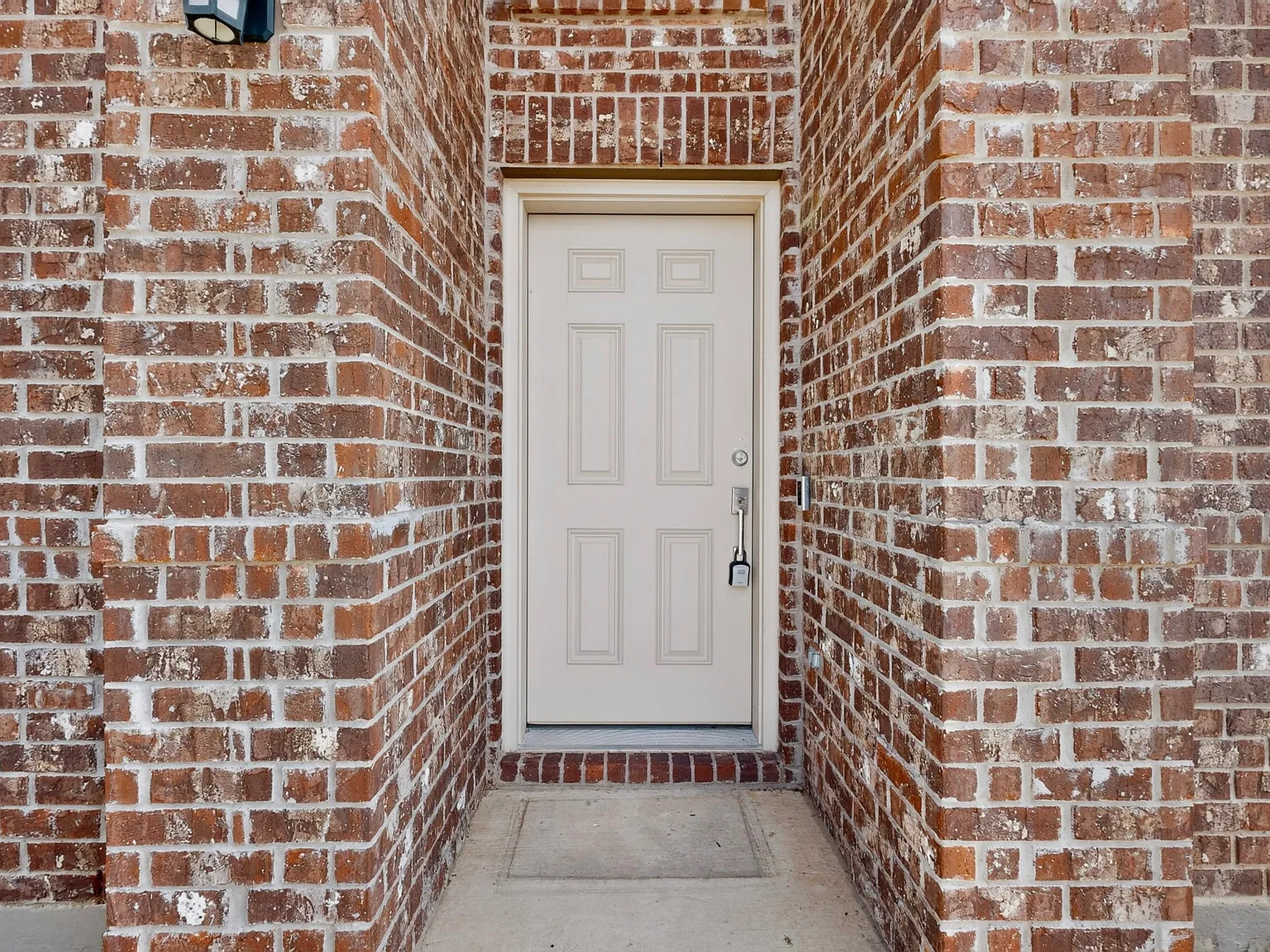 4 bed, 2183 sqft, $2,350 — Photo 4