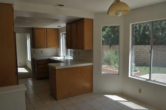 4 Bedroom Home in the Summer Creek Community of West Escondido — Photo 2