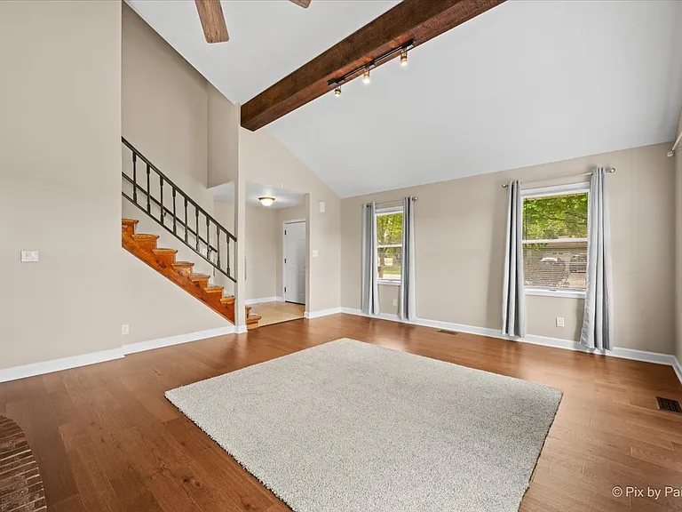 702 N View St — Photo 5