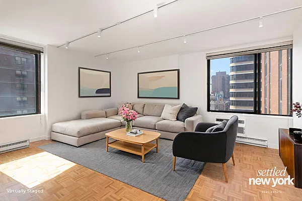 Living room, photo 2