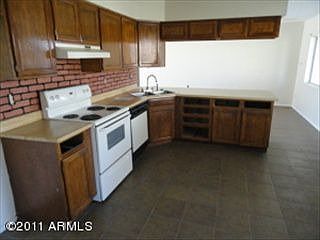 3rd image of 709 E Calle Bolo Ln